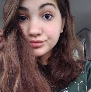 Meet your Posher, Alona